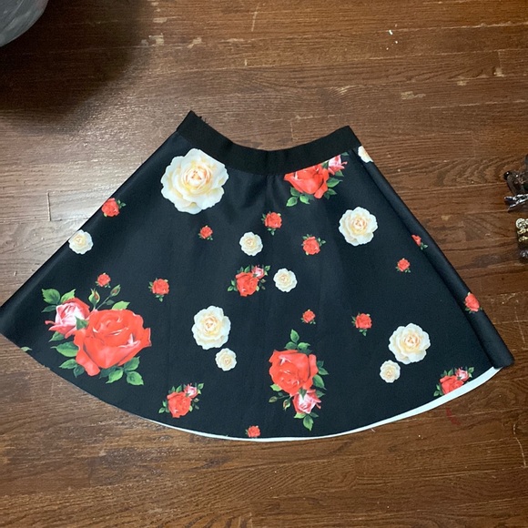 Dresses & Skirts - Beautiful unused floral skirt great for formal parties